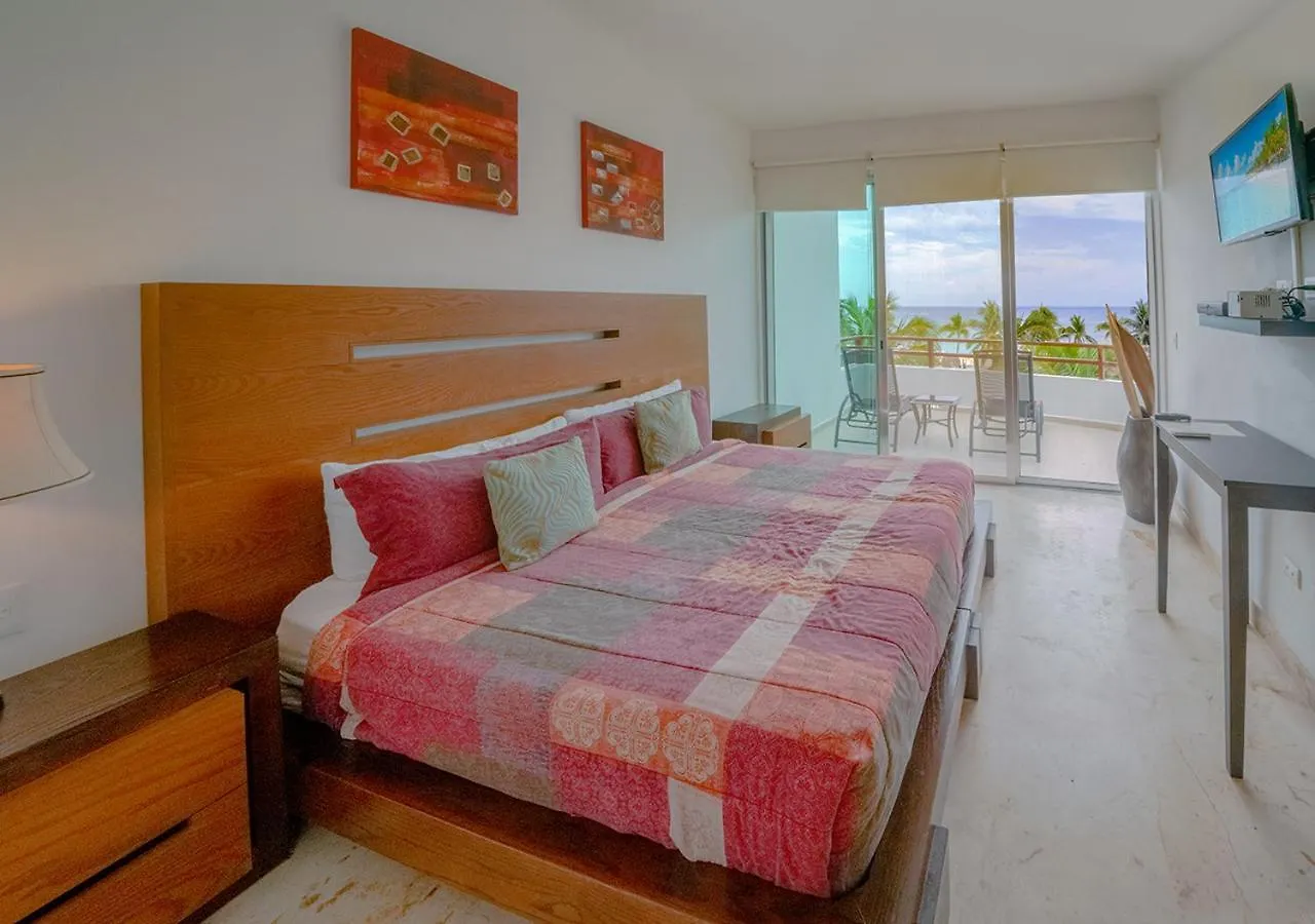 Beachfront Penthouse With 3 Bedrooms & Ocean View - Las Nubes Playa del Carmen Mexiko