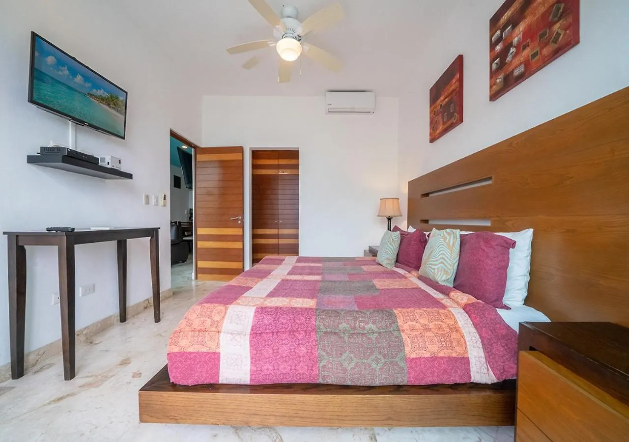 Beachfront Penthouse With 3 Bedrooms & Ocean View - Las Nubes Playa del Carmen 0*,  Mexiko