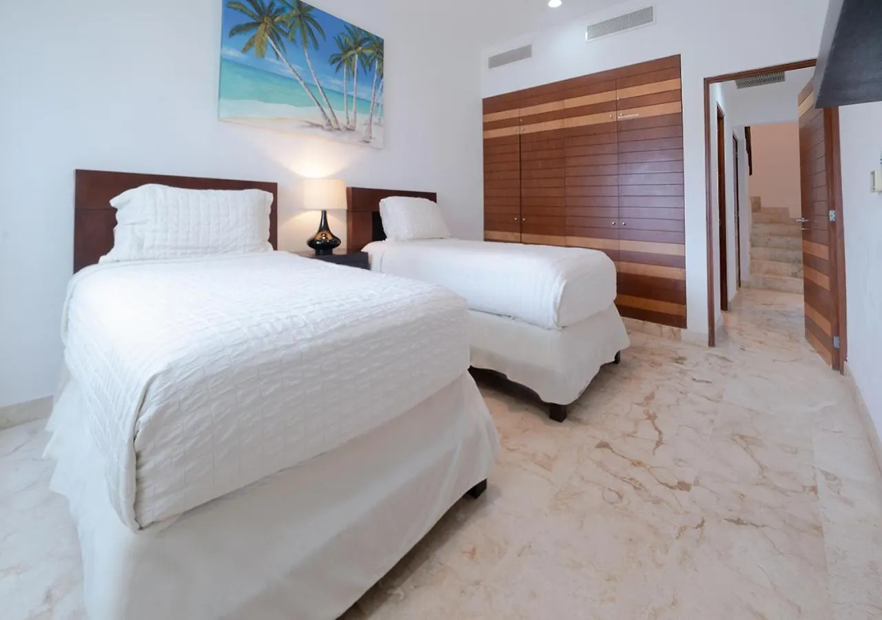 Beachfront Penthouse With 3 Bedrooms & Ocean View - Las Nubes Playa del Carmen Prázdninový dům