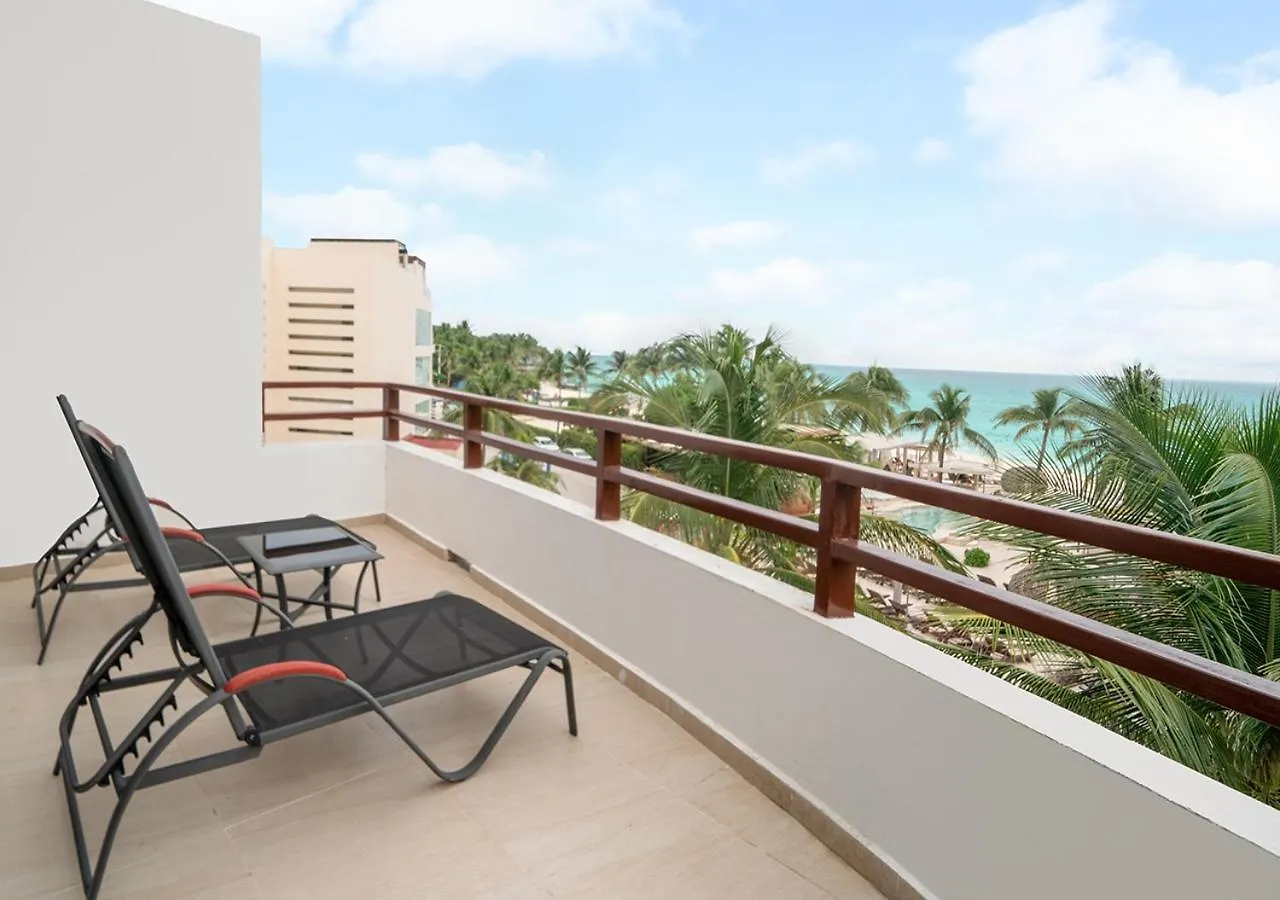 Beachfront Penthouse With 3 Bedrooms & Ocean View - Las Nubes Playa del Carmen 0*,  Mexiko