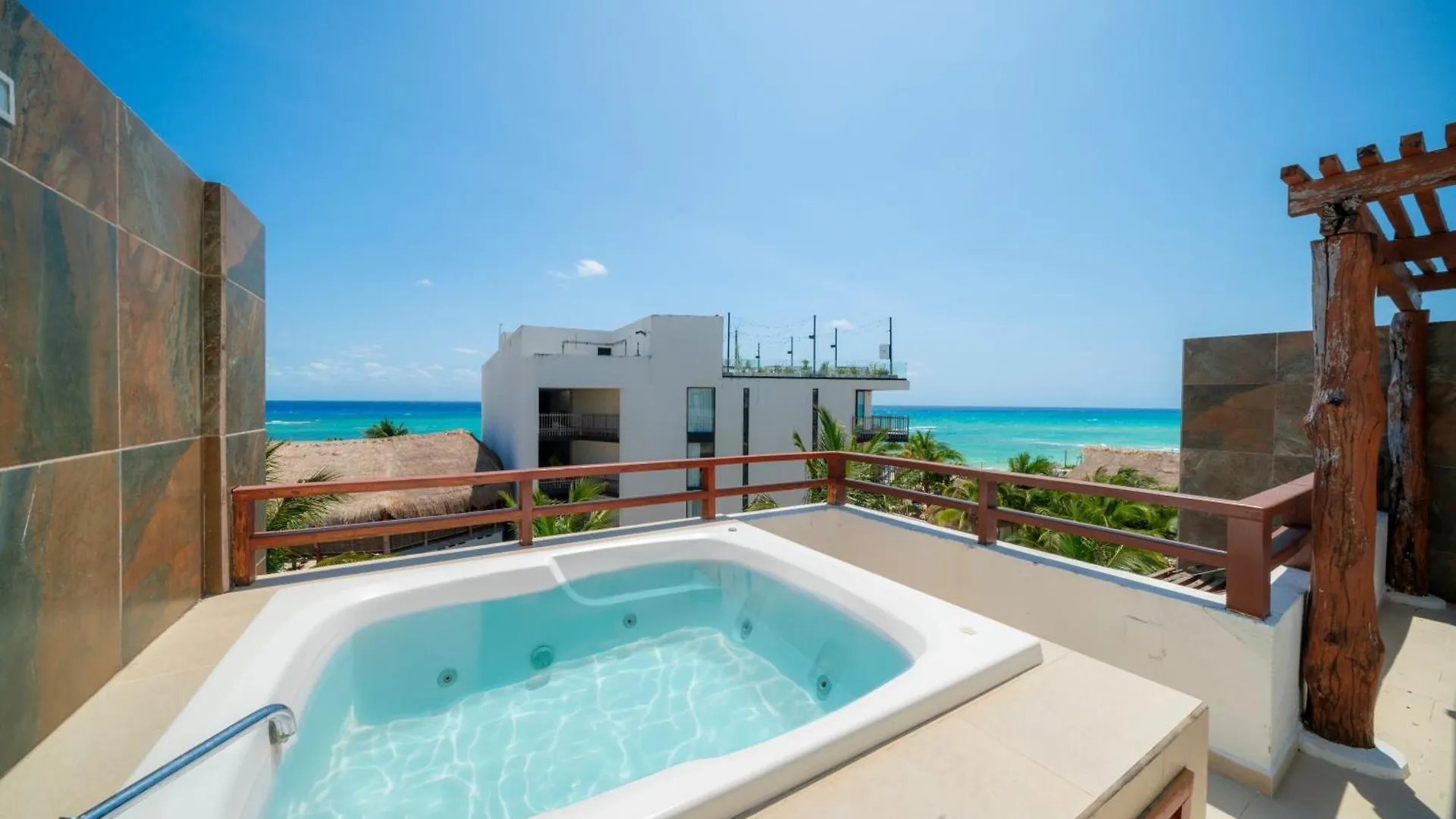 Prázdninový dům Beachfront Penthouse With 3 Bedrooms & Ocean View - Las Nubes Playa del Carmen Mexiko
