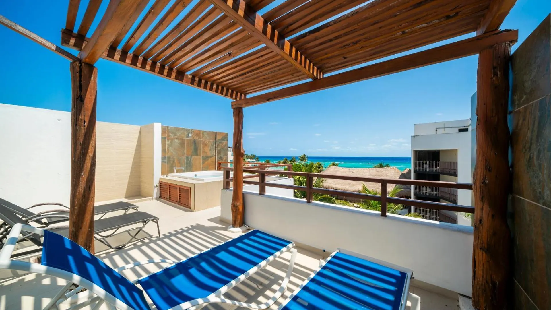 Holiday home Beachfront Penthouse With 3 Bedrooms & Ocean View - Las Nubes Playa del Carmen