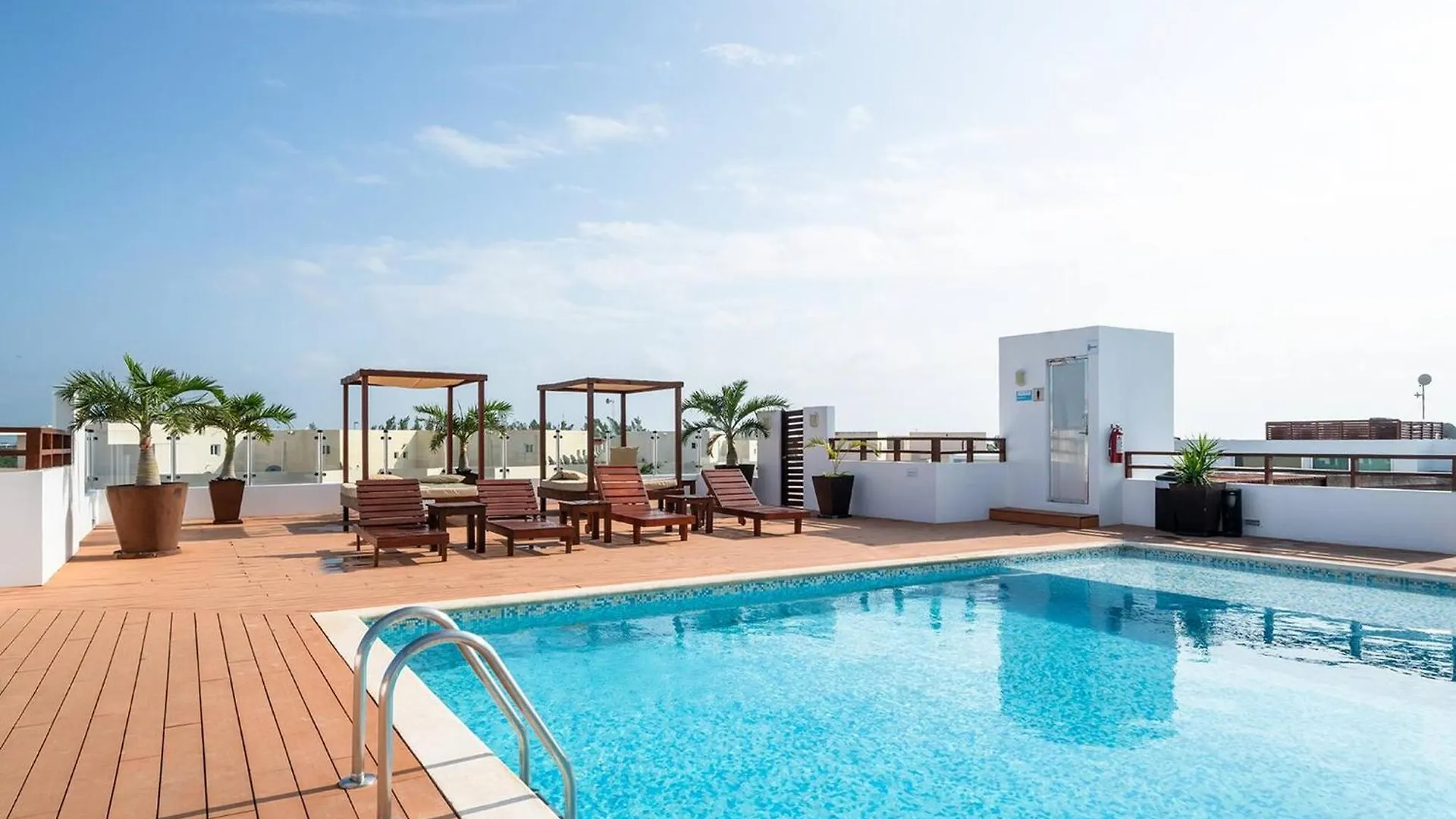 Beachfront Penthouse With 3 Bedrooms & Ocean View - Las Nubes Playa del Carmen 0*,  Mexiko