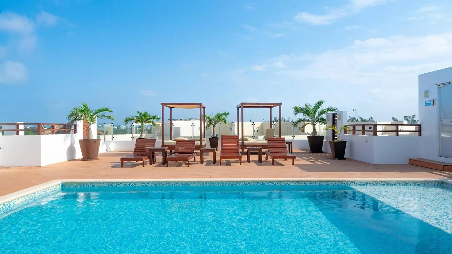 Beachfront Penthouse With 3 Bedrooms & Ocean View - Las Nubes Playa del Carmen Prázdninový dům